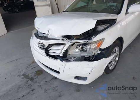 2011 Toyota Camry z USA, uszkodzony, nr VIN 4T1BF3EK1BU752669